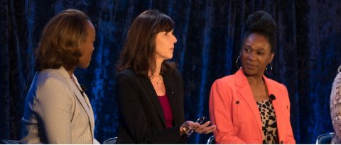 Shunda Robinson, Susan Sheffield y Beverly Fells participar en una mujer en condiciones de liderazgo panel