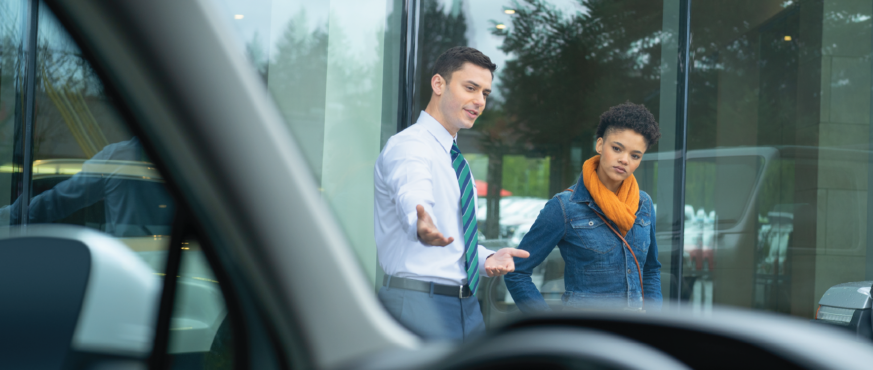 Customer contemplating whether to lease or buy a new GM vehicle.